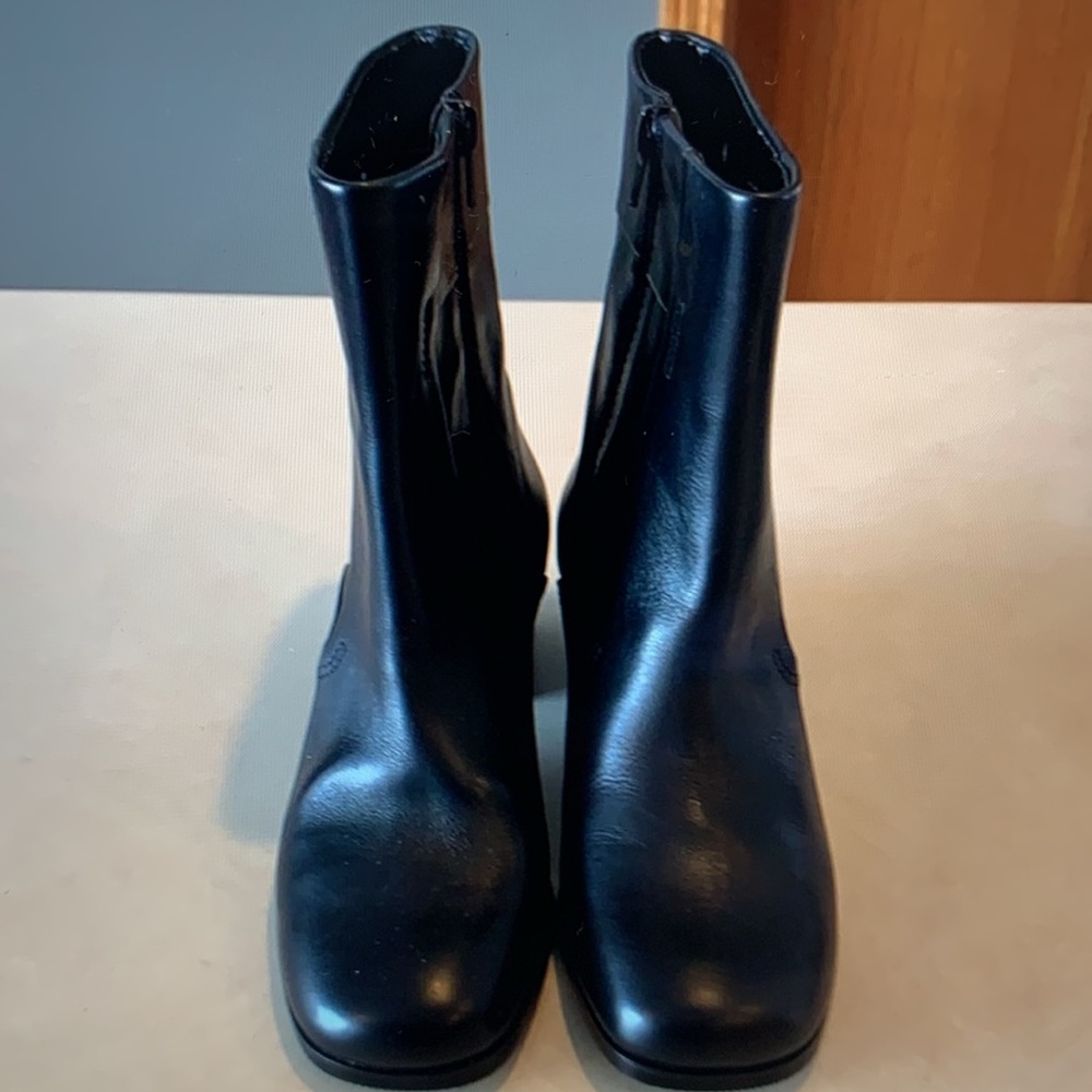 Array Black Leather Ankle Boots, size 7.5 - Picture 2 of 14